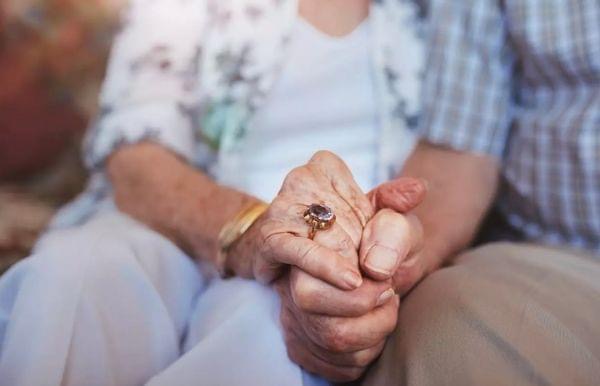 Granddaughter captures final moments of grandparents’ 60-year love story: ‘A life full of love together’
