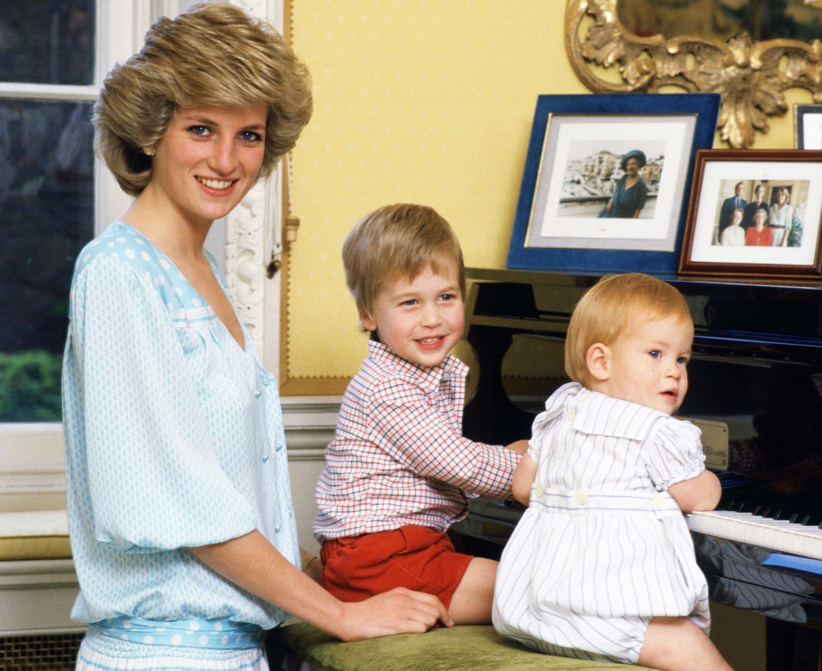 A statue of Princess Diana, commissioned last year by her sons, Princes William and Harry, will be installed at Kensington Palace’s Sunken Garden on what would’ve been her 60th birthday.