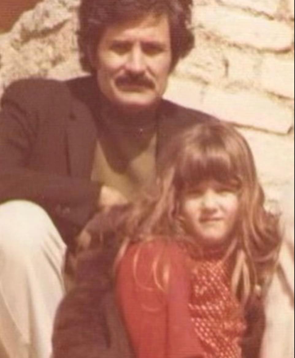 Jennifer Aniston grew up in destabilized home and learned to forgive cruel criticisms from model mom