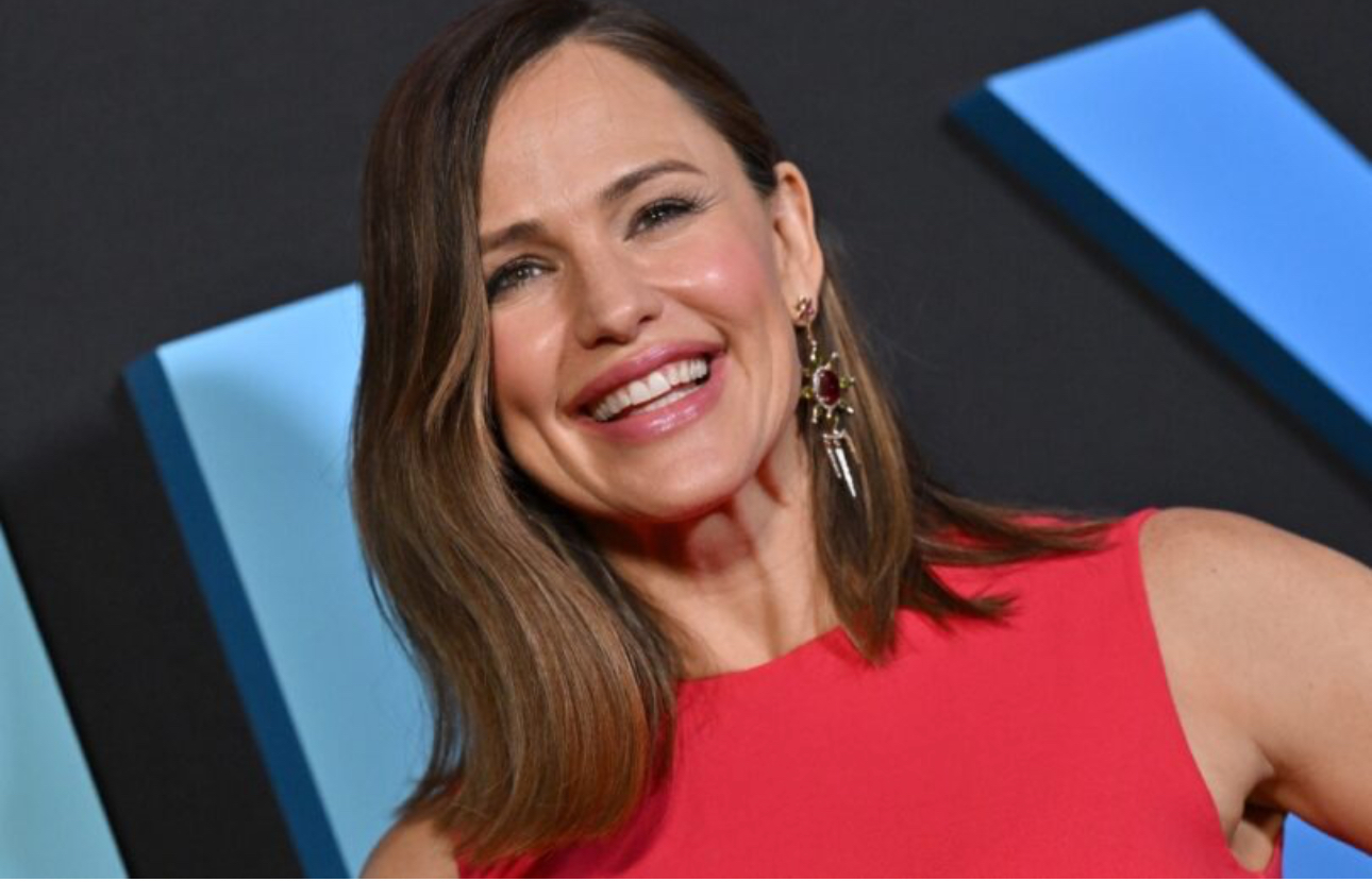 Jennifer Garner slammed over her outfit during recent outing with kids