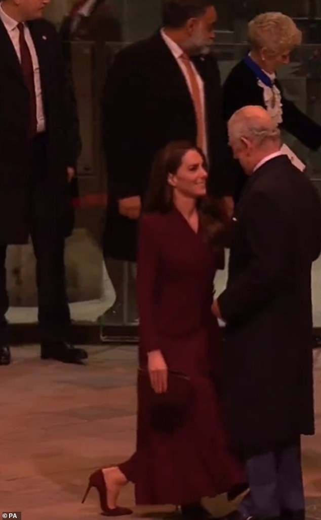 Princess Kate Middleton Curtsy to the KING