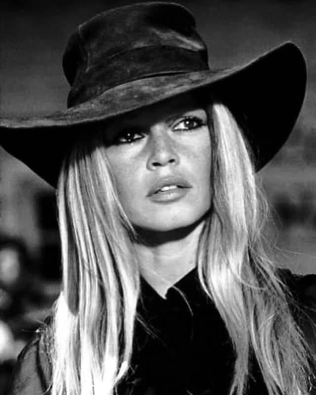 She didn’t want children”: What the 63-year-old son of Brigitte Bardot looks like now