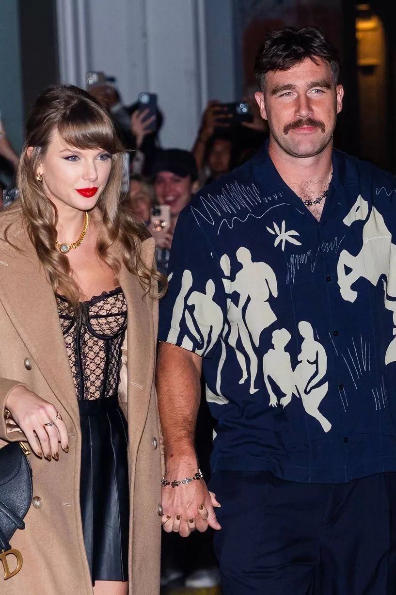 Travis Kelce and Taylor Swift Tie the Knot in Star-Studded Ceremony. In a moment that has fans across the globe buzzing with excitement, NFL superstar Travis Kelce and pop icon Taylor Swift have officially said “I do” in a breathtaking wedding ceremony that blended athletic grit with musical glamour.