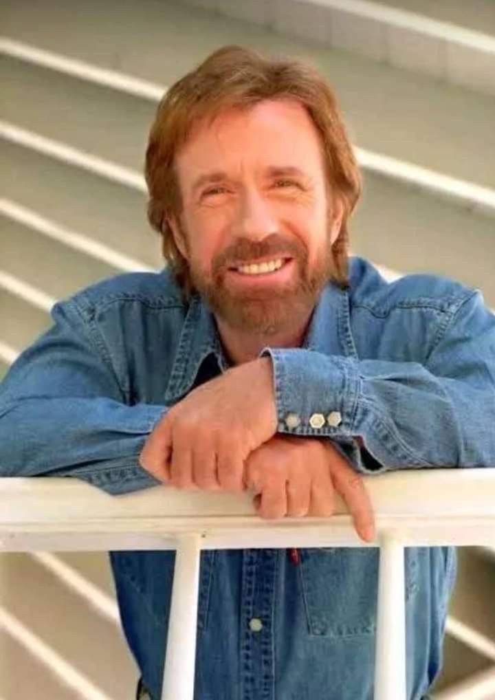 Chuck Norris is fi-ghting for life – Prayers needed